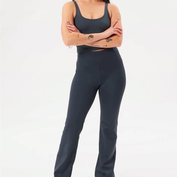 Girlfriend collective workout set - Picture 2 of 3